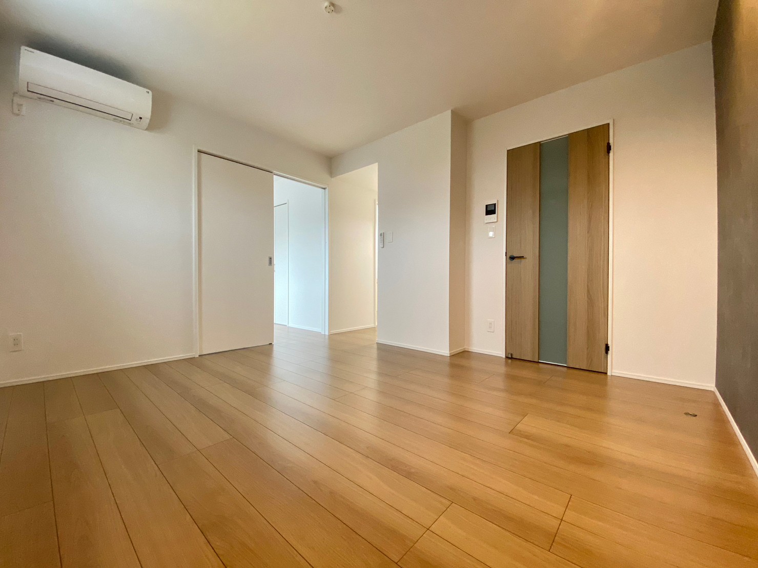 居室・リビング　※同物件別部屋の参考写真・現況優先