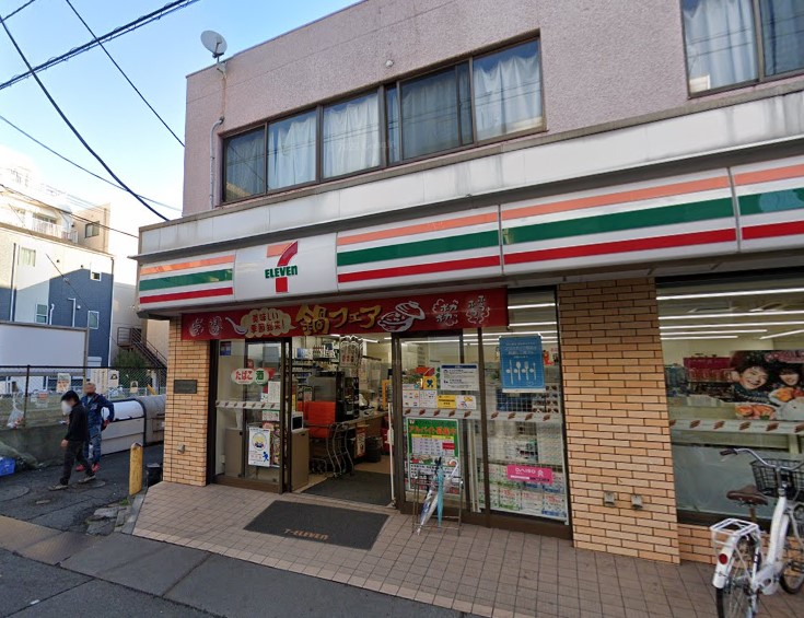 コンビニ　セブンイレブン（コンビニ）まで496m