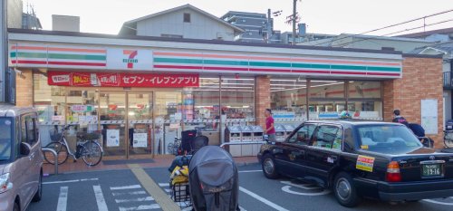 コンビニ　セブンイレブン 大阪塚本3丁目店（コンビニ）まで832m