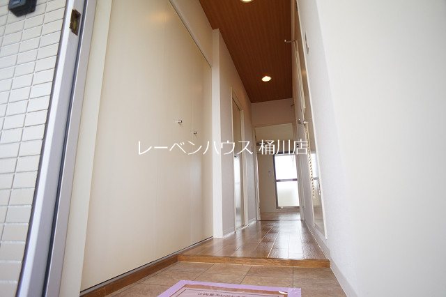 玄関　レーベンハウス桶川店へ　048-787-5511