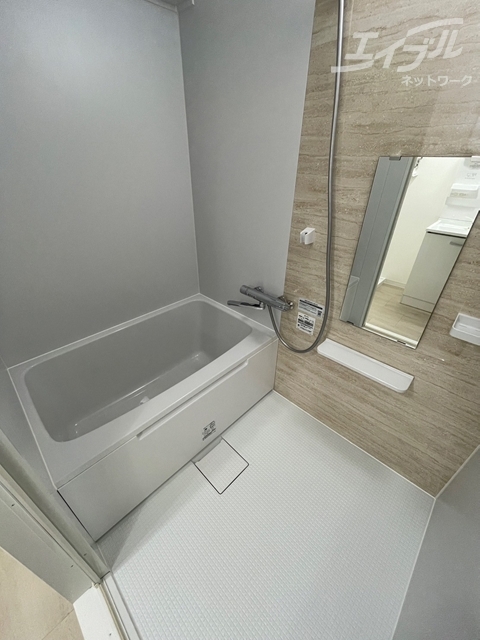 バス・シャワールーム　広い浴室です。