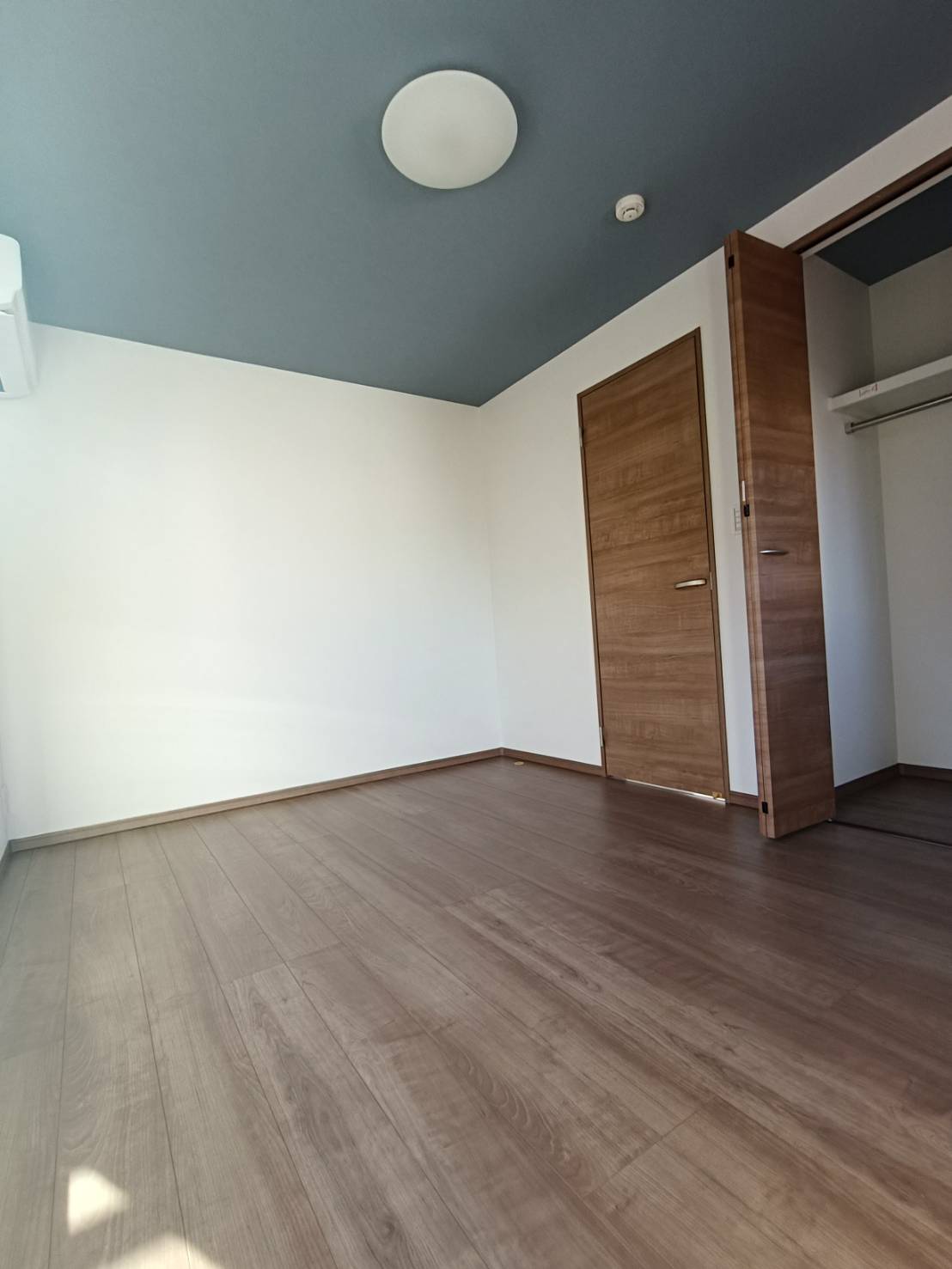 居室・リビング　各居室6畳以上！