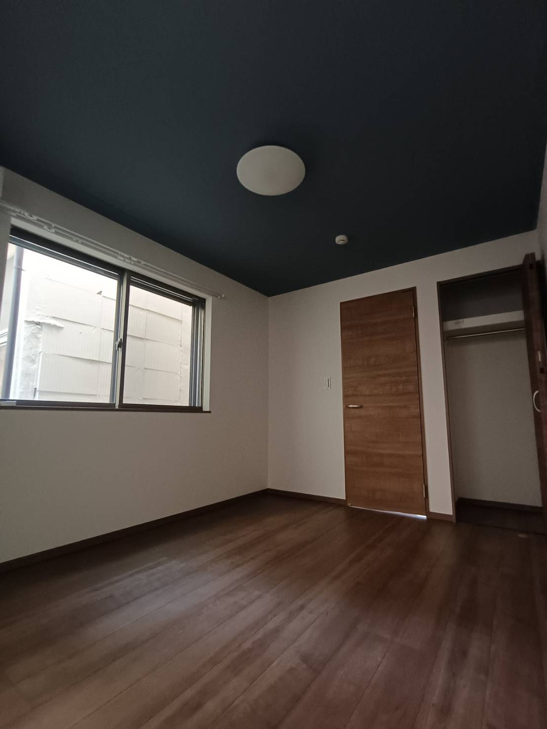 居室・リビング　二面採光で通風良し！