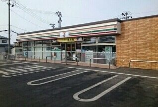 コンビニ　セブンイレブン八戸北高校前店（コンビニ）まで828m