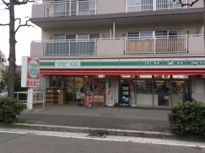 コンビニ　ローソンストア１００（コンビニ）まで132m