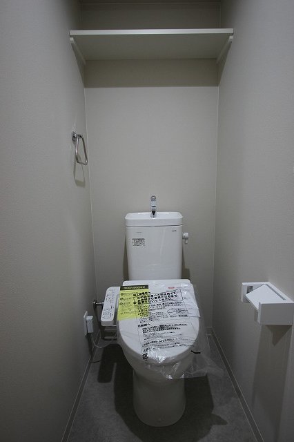 トイレ　同物件別号室のものです。