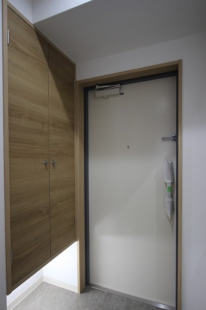 玄関　同物件別号室のものです。