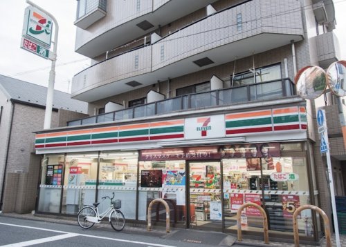 コンビニ　セブンイレブン 都立大学駅南店（コンビニ）まで579m