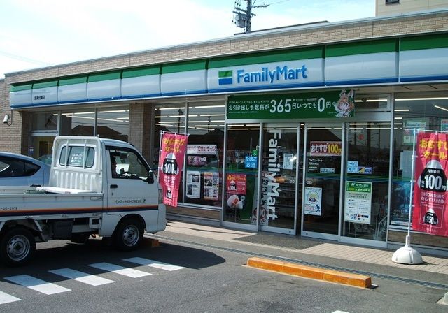 コンビニ　ファミリーマート西尾住崎店（コンビニ）まで350m