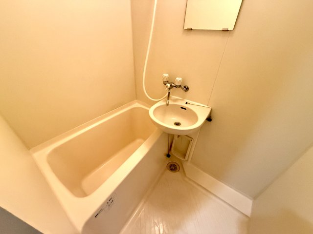 バス・シャワールーム　シンプルで機能的なユニットバスです！