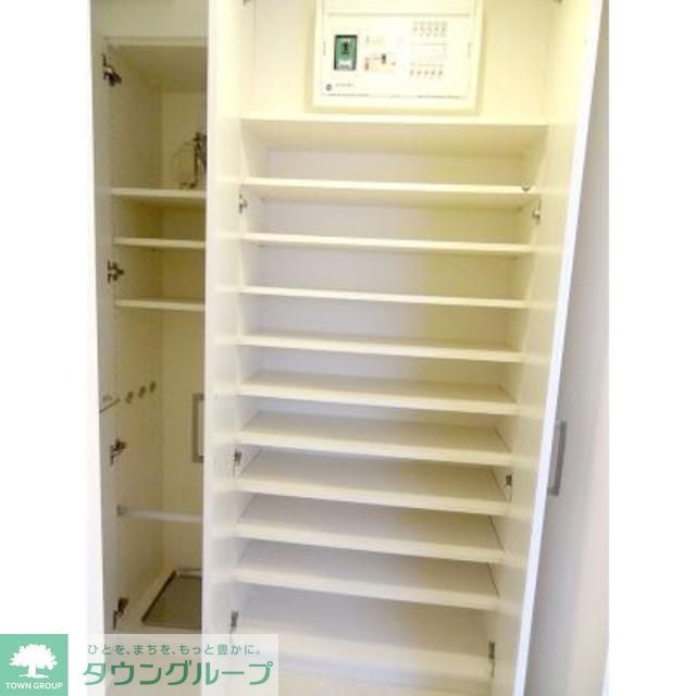 玄関　※写真は同タイプ住戸です。