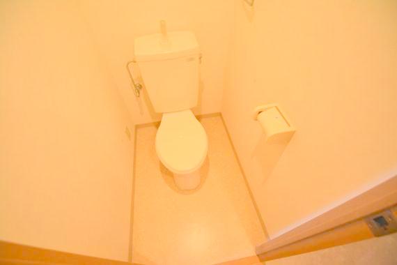 トイレ　清潔感のあるトイレは、誰もがリラックスできる空間です。