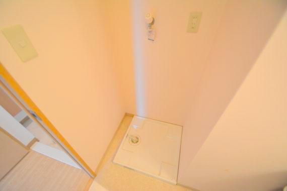 その他設備　嬉しい室内洗濯機置場。これで洗濯機も長持ちしますね。