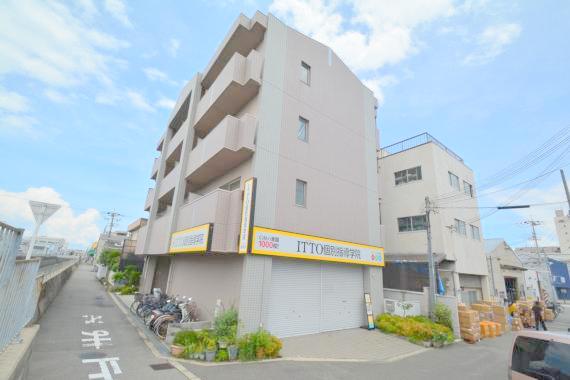 建物外観　存在感のある外観は落ちついた色合いで、堂々としていますね。