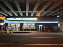 コンビニ　ファミリーマート札幌駅西口店（コンビニ）まで247m