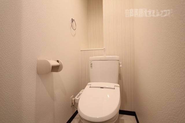 トイレ　トイレも真っ白