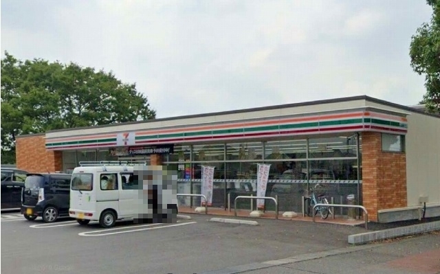 コンビニ　セブンイレブン伊勢崎安堀町店（コンビニ）まで400m