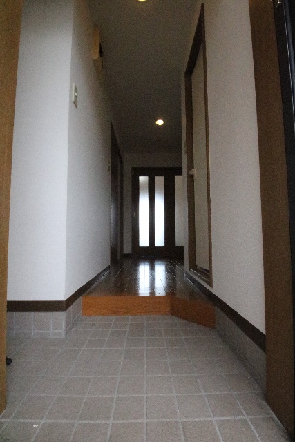 玄関　※別室の参考写真の為、現況優先です。