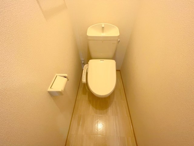 トイレ　綺麗なトイレにはウォシュレット標準装備です。