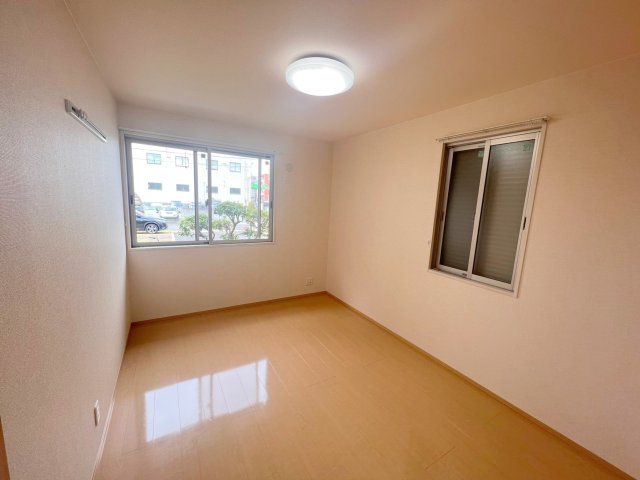 居室・リビング　家具配置がしやすいですね。