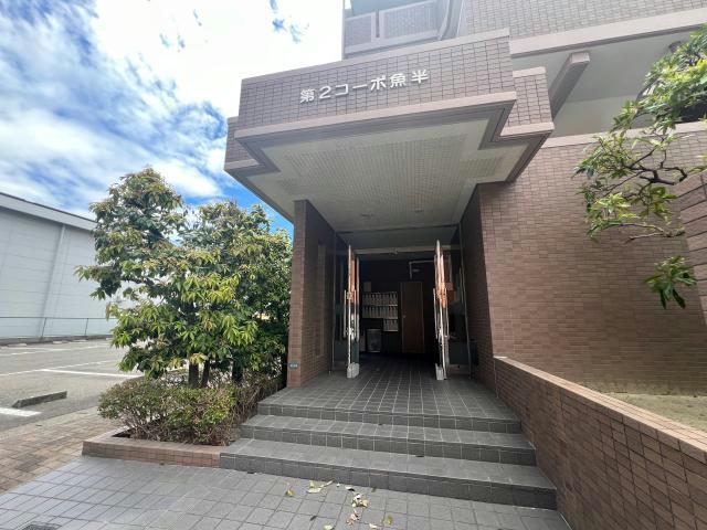 エントランス　落ち着いたエントランスです