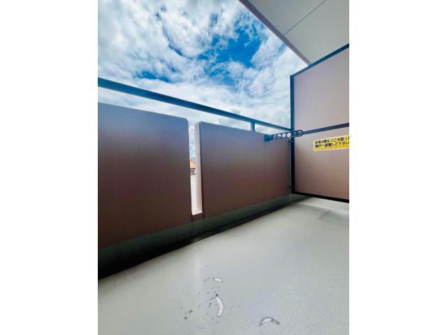 バルコニー　外からの目が気にならないバルコニーで洗濯物が干せます