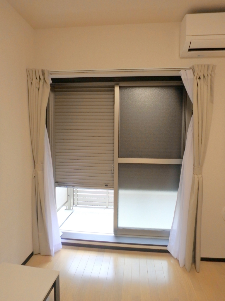 セキュリティ　防犯シャッターが設置されています