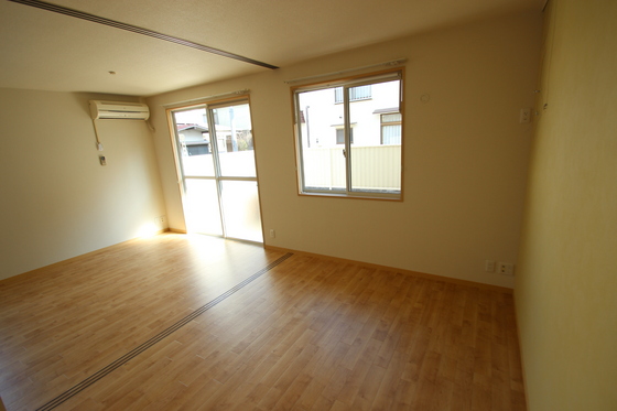 居室・リビング　※別部屋の写真です