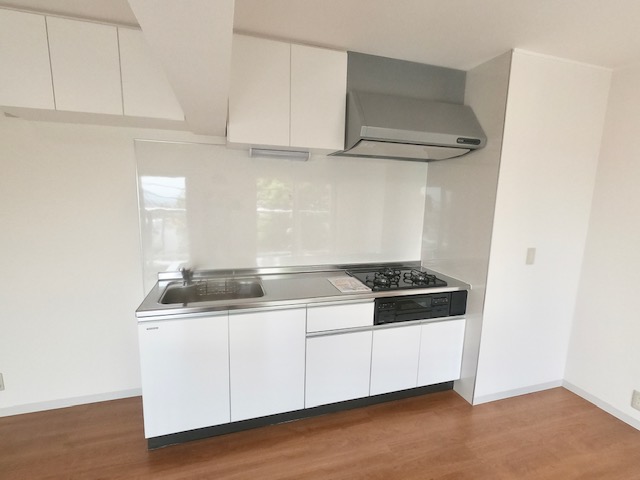 キッチン　3口ガスコンロ付き、お料理のしやすい広いキッチン