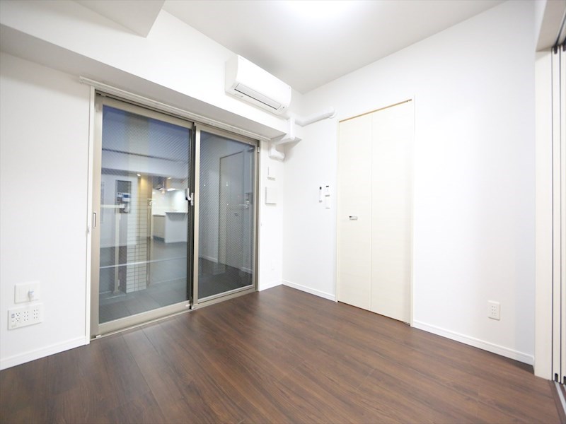 バルコニー　洋室5帖　ウォークインクローゼット付　バルコニー