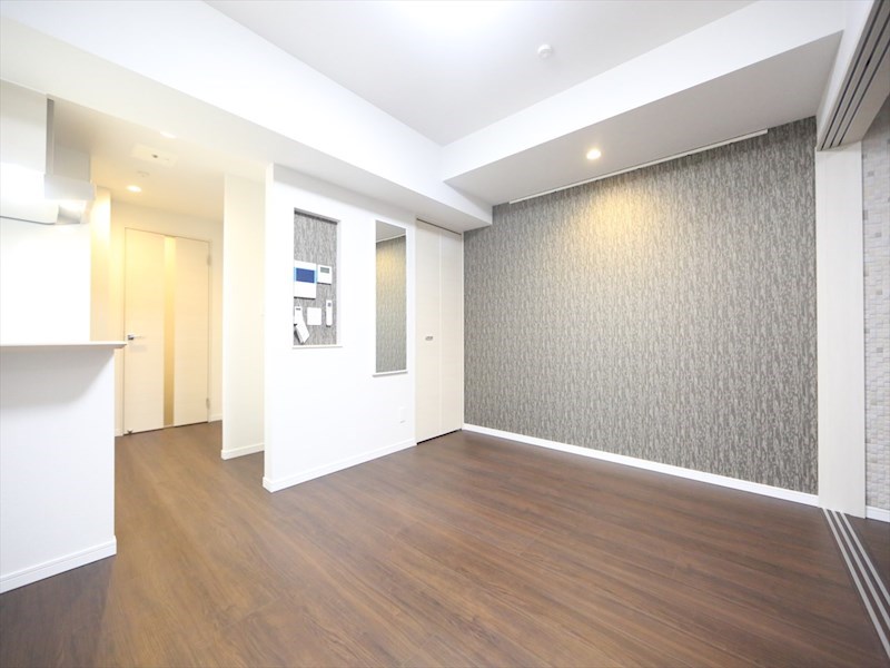 居室・リビング　ＬＤＫ10.7帖　エアコン完備　システムキッチン　収納付き