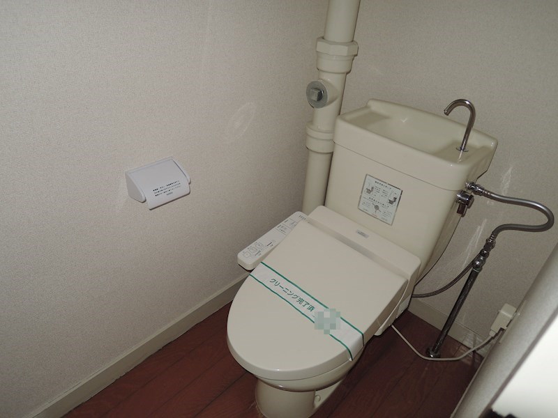 トイレ　トイレには快適な温水洗浄便座付