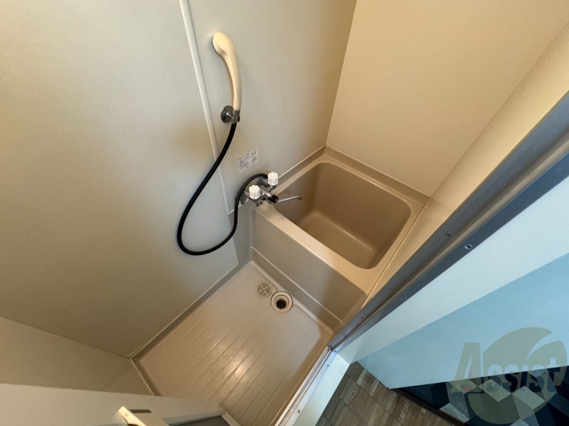 バス・シャワールーム　ユニットバスです。疲れを癒すのに欠かせませんね！