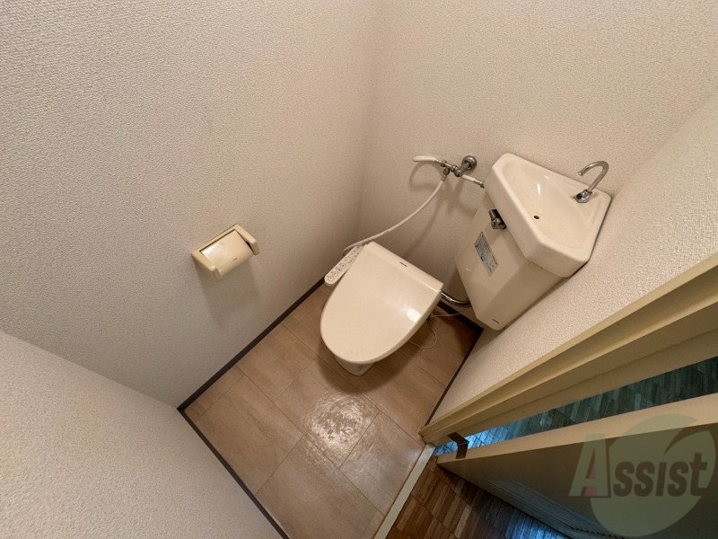 トイレ　こちらはトイレです。清潔感があり、安心して使用できます。