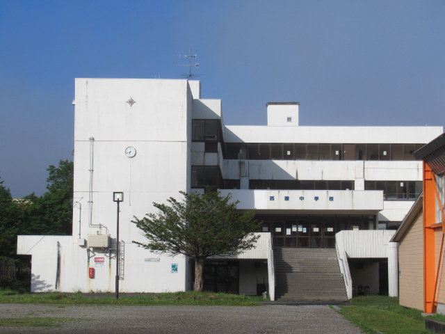 中学校　登別市立西陵中学校（中学校）まで1816m