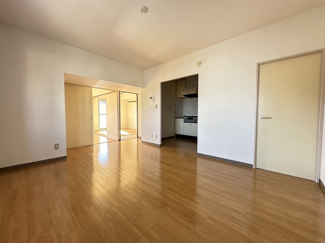 居室・リビング　別部屋参考写真です