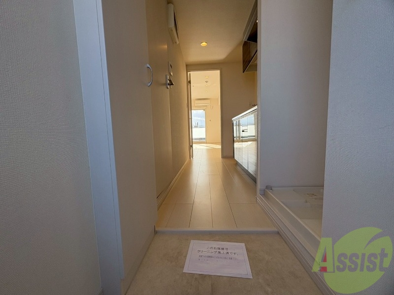 玄関　玄関から撮影しました。開放感がありますね。