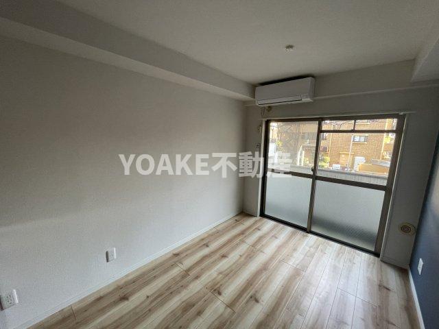 居室・リビング　画像は別部屋のものです。相違がある場合、現況優先。