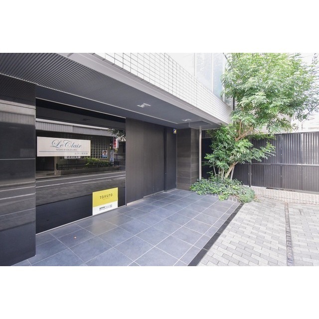 エントランス　落ち着いたエントランスです