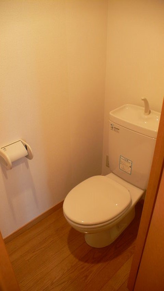 トイレ　清潔感のあるトイレです