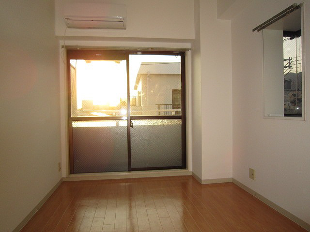 居室・リビング　写真は同マンションの別のお部屋のものです