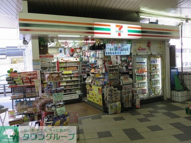 コンビニ　セブンイレブン京急ST川崎中央改札前店（コンビニ）まで130m