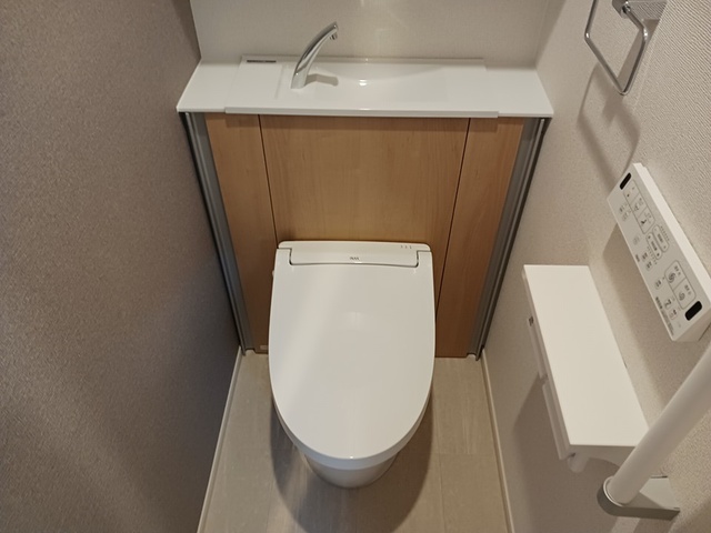 トイレ　温水洗浄便座付トイレ