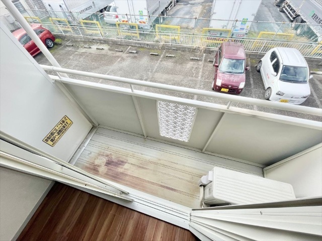 バルコニー　同一建物内２０７号室内装写真転載