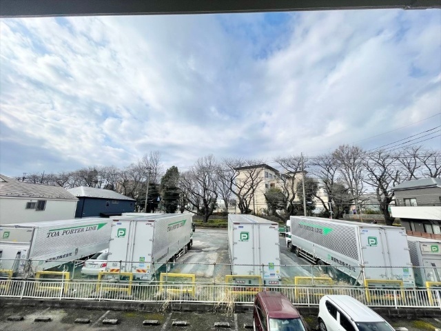 眺望　同一建物内２０７号室内装写真転載