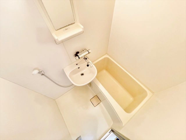 バス・シャワールーム　同一建物内２０７号室内装写真転載