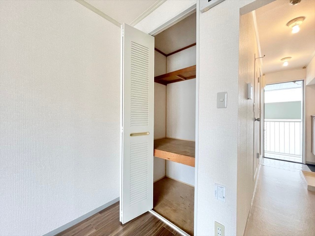 収納　同一建物内２０７号室内装写真転載