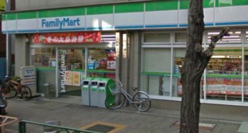 コンビニ　ファミリーマート入谷二丁目店（コンビニ）まで233m