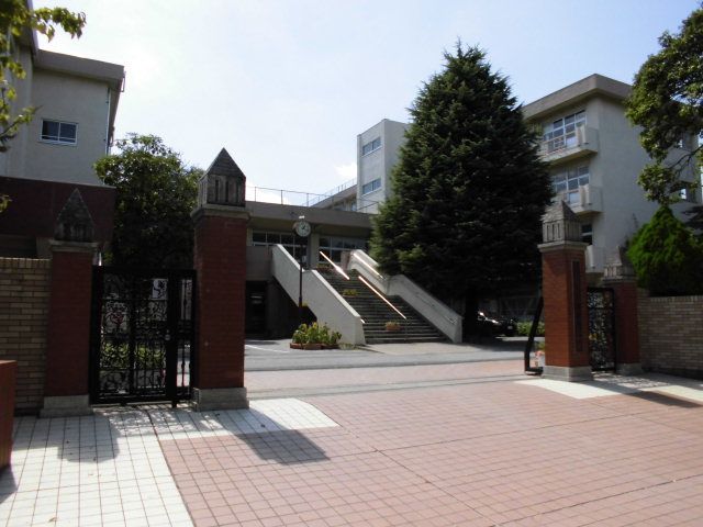 中学校　南浦和中学校（中学校）まで551m