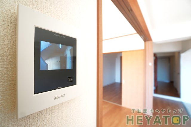 セキュリティ　不意の訪問もモニター付きドアホンで安心確認
